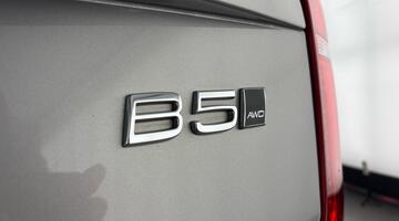 2023 Volvo 2.0 B5 MHEV Plus Auto 4WD Euro 6 5-door (Silver) - Image: 33