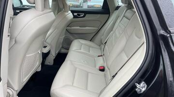 2017 Volvo 2.0 D4 Momentum Auto Euro 6 5-door (Black) - Image: 9