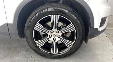 2019 Volvo 2.0 T4 Inscription Auto Euro 6 5-door (White) - Image: 5