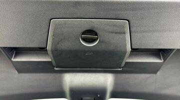 2023 Volkswagen 1.0 TSI Life Euro 6 5-door (Black) - Image: 31