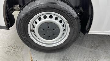 2025 Volkswagen 2.0 TDI 110 Commerce Plus Van (Grey) - Image: 22