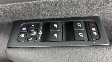 2024 Volvo 2.0 B3 MHEV Plus DCT Auto Euro 6 5-door (Grey) - Image: 18