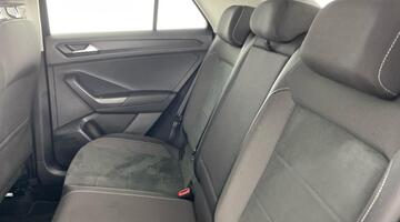 2022 Volkswagen TSI Style DSG Euro 6 5-door (Black) - Image: 32