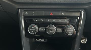 2019 Volkswagen TDI R-Line Euro 6 5-door (Blue) - Image: 31