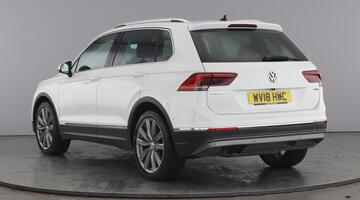 2018 Volkswagen 2.0 TSI SEL DSG 4Motion Euro 6 5-door (White) - Image: 3