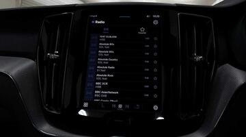 2025 Volvo 2.0 B5 MHEV Plus Auto Euro 6 5-door (White) - Image: 36