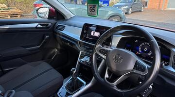 2022 Volkswagen 1.0 TSI Life Euro 6 5-door (Red) - Image: 6