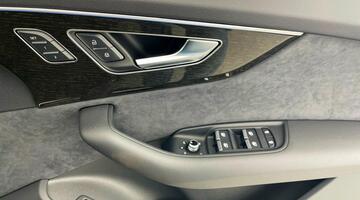 2025 Audi 4.0 TFSI V8 Black Edition Tiptronic quattro Euro 6 5-door (Black) - Image: 24