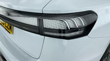 2025 Volkswagen Pro 77kWh Match Tourer Auto 5-door (White) - Image: 1