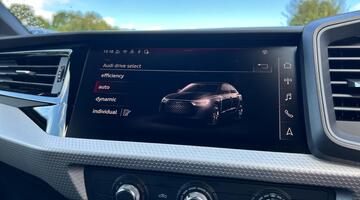 2025 Audi 1.0 TFSI 30 S line Sportback S Tronic Euro 6 5-door (Black) - Image: 36