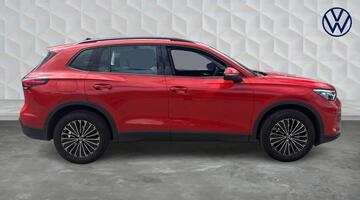 2025 Volkswagen ETSI MHEV Life DSG Euro 6 5-door (Red) - Image: 4