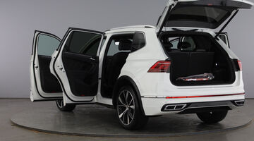 2025 Volkswagen TSI R-Line DSG Euro 6 5-door (White) - Image: 12