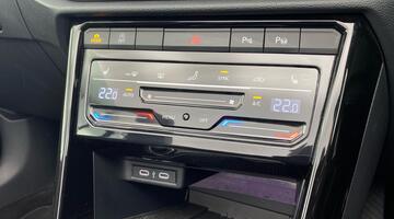 2025 Volkswagen TSI R-Line DSG 2WD Euro 6 2-door (Blue) - Image: 13