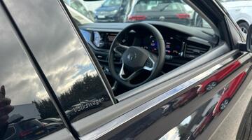 2025 Volkswagen 1.0 EVO Life Euro 6 5-door (Black) - Image: 9