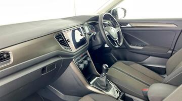 2018 Volkswagen 1.0 TSI Design Euro 6 5-door (Red) - Image: 2