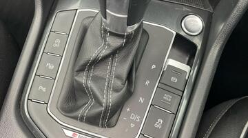 2017 Volkswagen 2.0 TSI R-Line DSG 4Motion Euro 6 5-door (Grey) - Image: 14