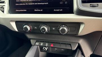 2025 Audi 1.0 TFSI 30 Black Edition Sportback S Tronic Euro 6 5-door (Blue) - Image: 13