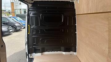 2025 Volkswagen 2.0 TDI CR35 Commerce RWD LWB High Roof Euro 6 5-door (White) - Image: 19