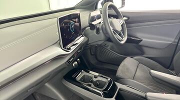 2025 Volkswagen Pro 77kWh Black Edition Auto 5-door (Black) - Image: 2