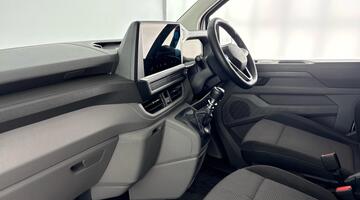 2025 Volkswagen 2.0 TDI T28 Commerce Plus FWD SWB Euro 6 5-door (White) - Image: 2