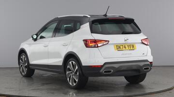 2024 SEAT 1.0 TSI FR Sport DSG Euro 6 5-door (White) - Image: 3