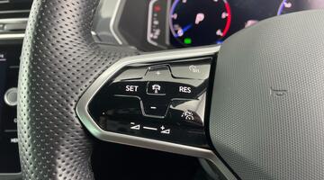 2022 Volkswagen 2.0 TDI R-Line DSG Euro 6 5-door (White) - Image: 23