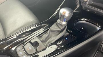 2019 Toyota VVT-h Dynamic CVT Euro 6 5-door (Grey) - Image: 13