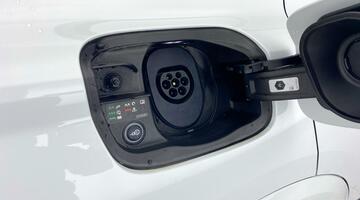 2025 Audi 100kWh Edition 1 Auto quattro 5-door (White) - Image: 34