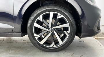 2022 Volkswagen 1.0 TSI Life Euro 6 5-door (Black) - Image: 5