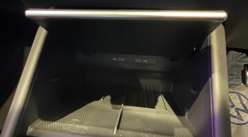 2026 Volkswagen R-Line 1.5 TSI eHybrid 204 PS 6-Speed DSG 5-door (Green) - Image: 22