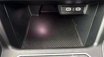 2025 Volkswagen 1.0 TSI R-Line DSG Euro 6 5-door (White) - Image: 12