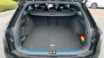 2025 Volkswagen ETSI MHEV R-Line DSG Euro 6 5-door (Black) - Image: 11