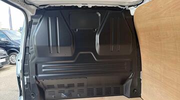 2025 Volkswagen 2.0 TDI T28 Commerce Plus FWD SWB Euro 6 5-door (White) - Image: 23