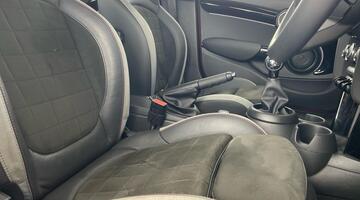 2021 MINI Cooper Sport Euro 6 5-door (Red) - Image: 22