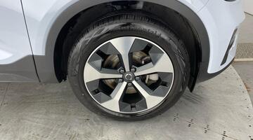 2025 Volvo 2.0 B4 MHEV Plus DCT Auto Euro 6 5-door (Blue) - Image: 5