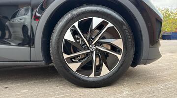 2025 Volkswagen Pro 77kWh Match Auto 5-door (Black) - Image: 5