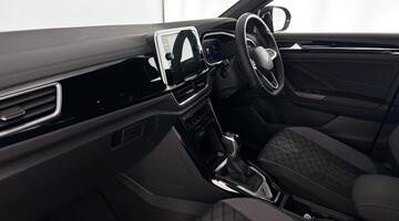 2025 Volkswagen TSI R-Line DSG Euro 6 5-door (Black) - Image: 2