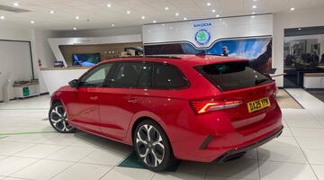 2025 Škoda 2.0 TSI vRS DSG Euro 6 5-door (Red) - Image: 4