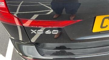 2025 Volvo 2.0 B5 MHEV Plus Auto Euro 6 5-door (Black) - Image: 19