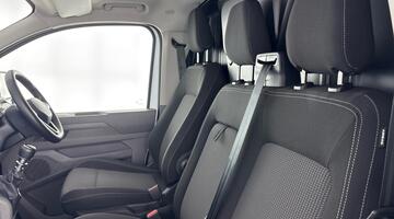 2025 Volkswagen 2.0 TDI T28 Commerce Plus FWD SWB Euro 6 5-door (White) - Image: 32