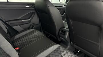 2025 Volkswagen TSI R-Line DSG Euro 6 5-door (Black) - Image: 22