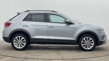 2025 Volkswagen TSI Match DSG Euro 6 5-door (Silver) - Image: 4