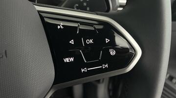 2025 Volkswagen Pro 77kWh Match Auto 5-door (Black) - Image: 25