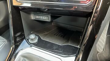 2025 Volkswagen TSI R-Line DSG 2WD Euro 6 2-door (Black) - Image: 47