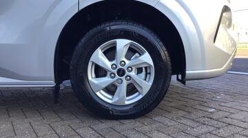 2025 Ford 2.0 320 EcoBlue Limited Auto L1 H1 Euro 6 5-door (Silver) - Image: 5