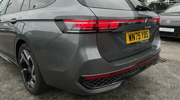 2025 Volkswagen ETSI MHEV R-Line DSG Euro 6 5-door (Grey) - Image: 35