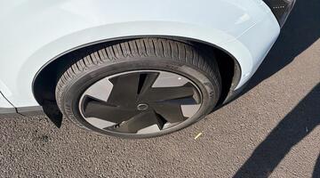 2025 Volvo Twin Performance 69kWh Ultra Auto 5-door (Blue) - Image: 27