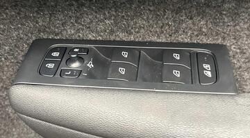 2023 Volvo 2.0 B3 MHEV Core DCT Auto Euro 6 5-door (Blue) - Image: 23