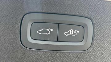 2025 Volvo 2.0 T8 18.8kWh Ultra Dark Auto 4WD Euro 6 5-door (Silver) - Image: 19