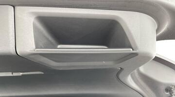 2025 Volkswagen Pro 59kWh Auto 5-door (Silver) - Image: 32